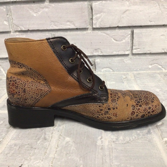 NYCOLE ST LOUIS - Truly unique lace up leather boots - Size 7.5 B - Picture 12 of 14